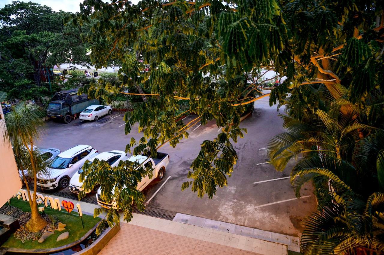 Maya'S Kings Kourt Mysore Extérieur photo