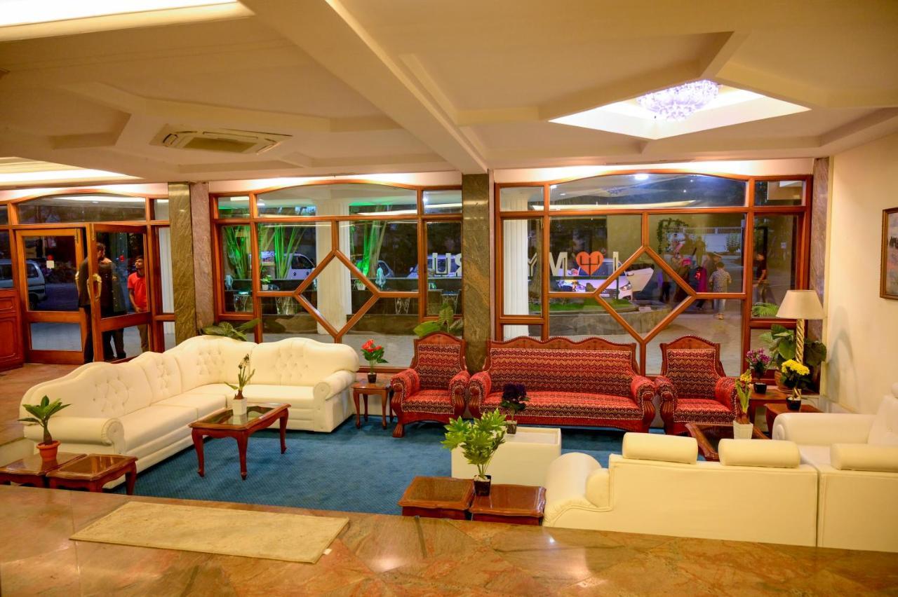 Maya'S Kings Kourt Mysore Extérieur photo