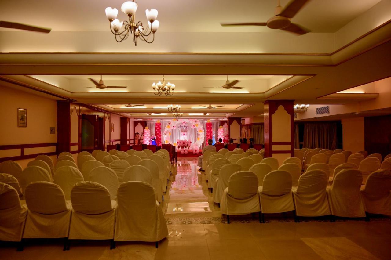 Maya'S Kings Kourt Mysore Extérieur photo