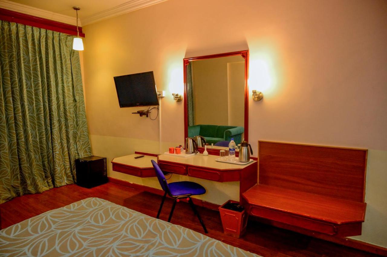 Maya'S Kings Kourt Mysore Extérieur photo