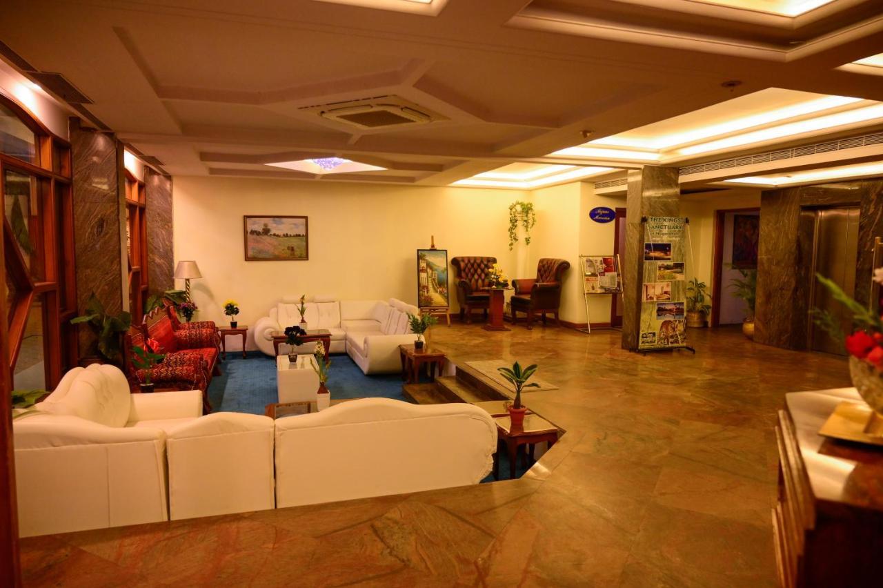 Maya'S Kings Kourt Mysore Extérieur photo
