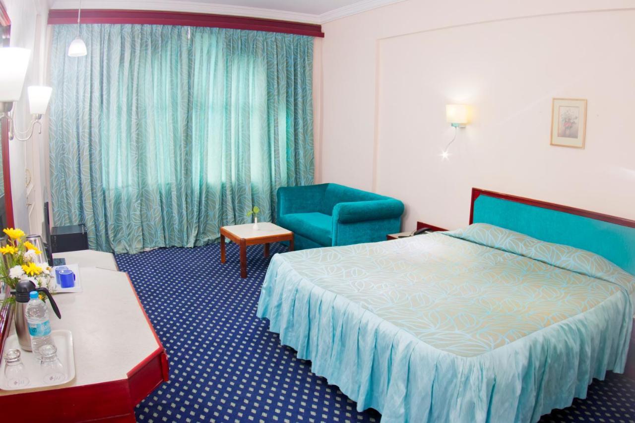Maya'S Kings Kourt Mysore Extérieur photo